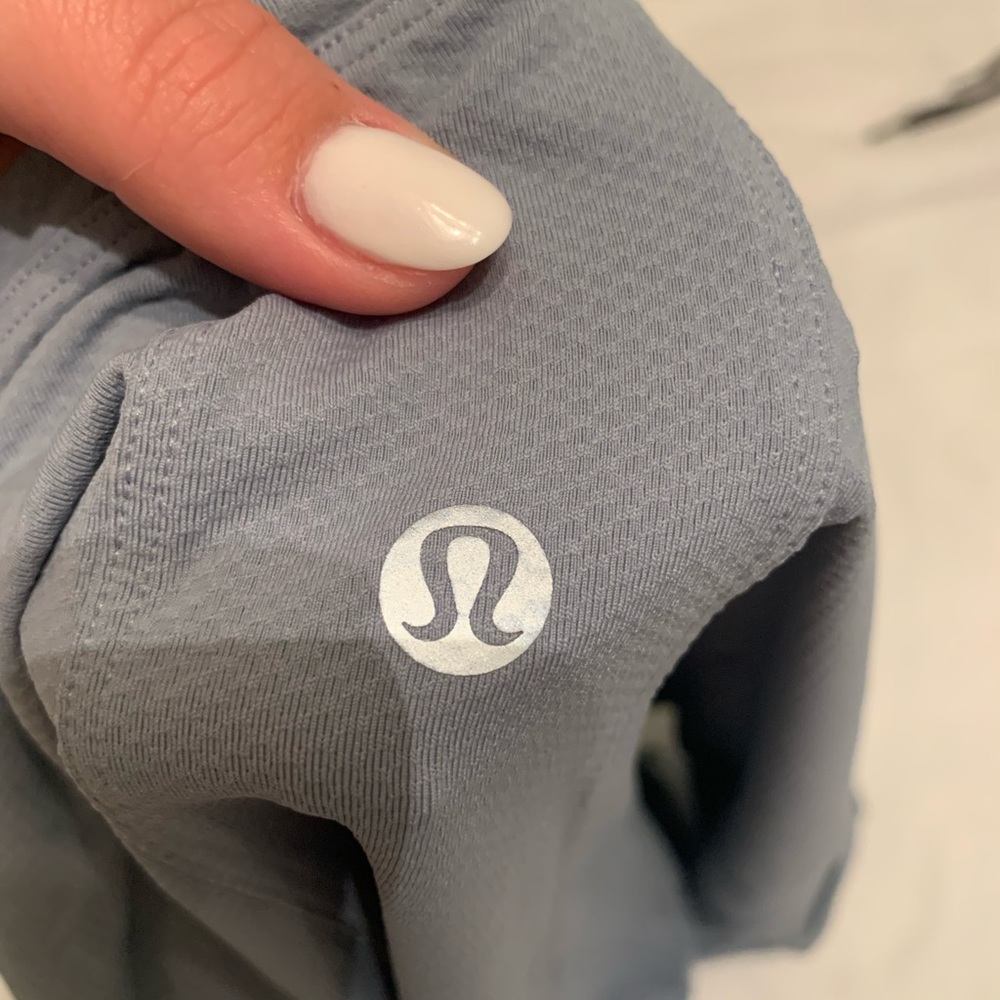 Lululemon muscle love long sleeved cropped shirt